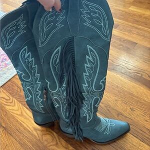 Gorgeous brand new blue cowgirl boots.